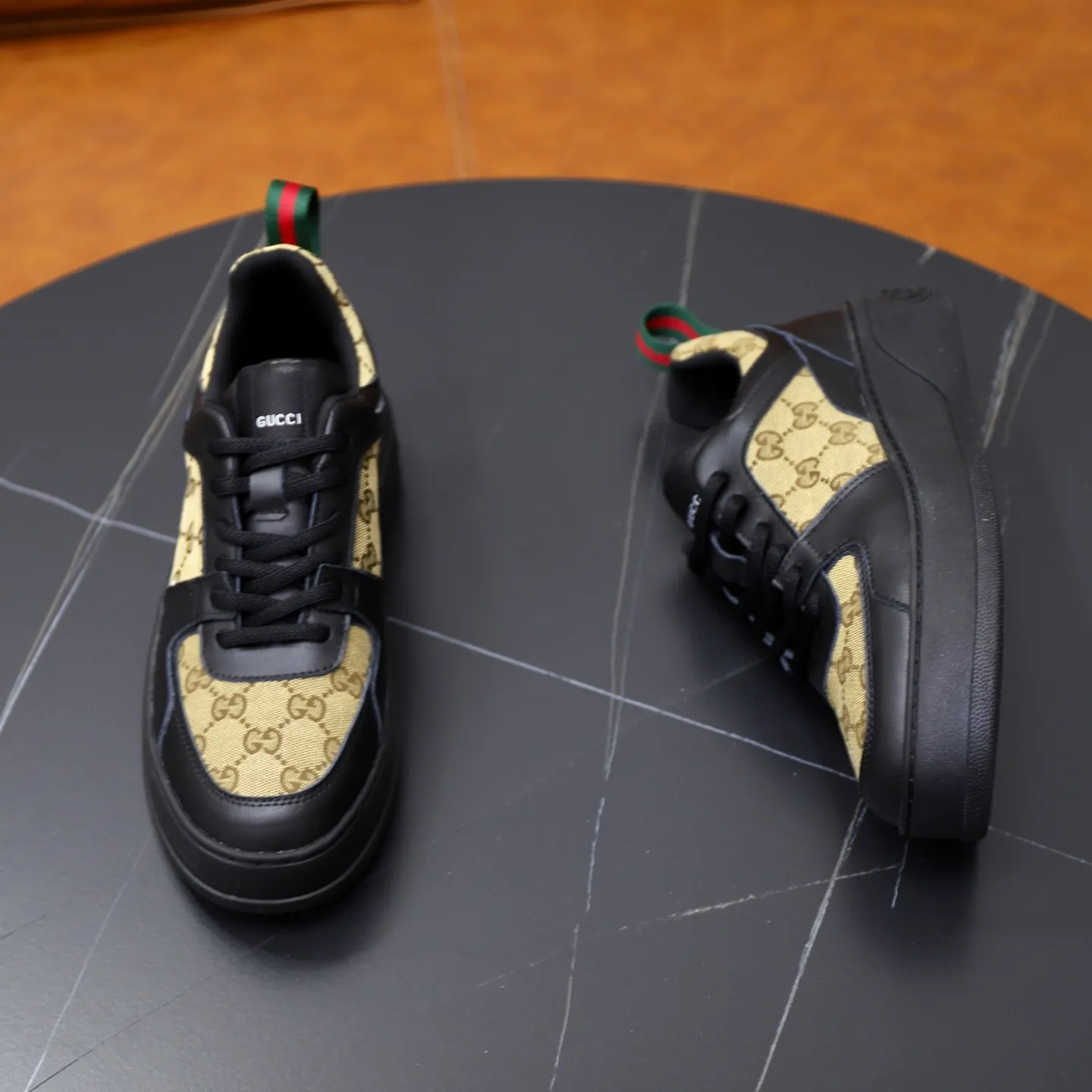 Ex-factory price: 420💰🙅‍♂️🙅‍♂️🙅‍♂️ Brand: GUCCI Standard code: 38-44 (45 customized) Grade: Same as the official website Material: Original cowhide material spliced with brand cloth Comfortable and breathable lining Lightweight and wear-resistant sports outsole Style category: Men's fashion casual shoes Running sports shoes Distinguished luxury brand elements Top luxury color: actual picture color